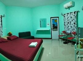 โรงแรมโรแมนติก2, hotel em Rayong