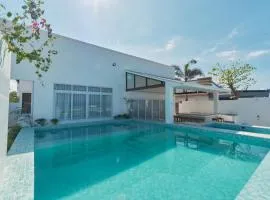Alesea Baroro, La Union, Private Modern Villa with Pool, Jacuzzi, Beachfront View
