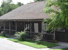 Gruene Outpost River Lodge、ニューブローンフェルズのホテル