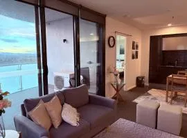 16th-Floor Escape City Views Resort Facilities