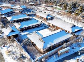 Yanbian Yanji House Jia Huansen Homestay (Korean Folk Custom Garden Shop), hotel em Yanji