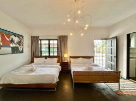 Cozy family Homestay Suite in Shared Bungalow SS2 PJ, khách sạn ở Petaling Jaya