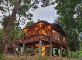 three little birds 2 bedroom บ้านไม้กลางสวน