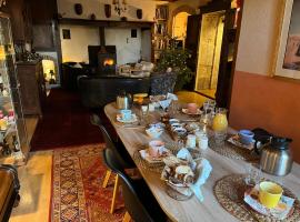 Chambre d'Hôtes les 3 Cochons d'Olt, hotel in Arcambal