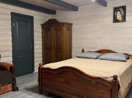 Villa PidStromom, khách sạn ở Mykulychyn