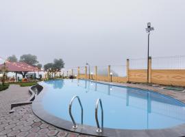 Urbanview Hotel Nerine's Glamping Village Cipanas by RedDoorz, hotel in Barukupa