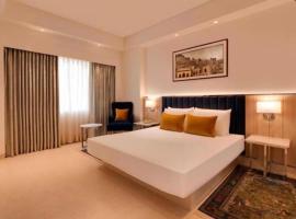 Hotel De Rosewood Inn -Near Delhi Airport-Free Airport Drop, khách sạn ở New Delhi