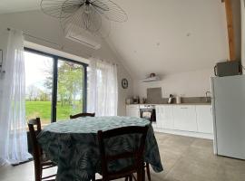 La Grange du Contour Maison rénovée avec terrasse - Linge de maison & Ménage en option, Hotel in Drulhe