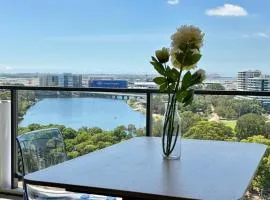 Spacious 3BR Waterfront Apt Pool Gym Free Parking