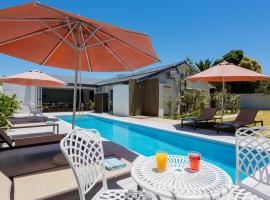 Bloubergstrandlodge، فندق في بلوبيرجستراند