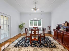 Cottage on Carthage, khách sạn ở Tamworth