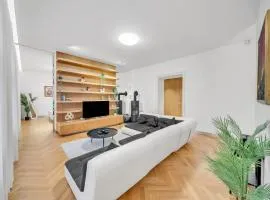 Spacious Stylish Apartment in City Centre