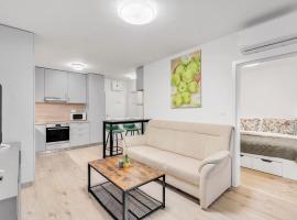 Modern Airport Stay - BTS & Avion Mall, hotel a Prievoz