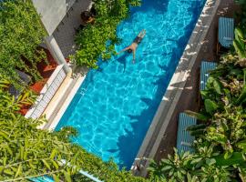 La ALBA Beach Villa, Hotel in Hội An