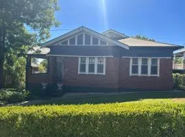 Black Range Cottage Cowra