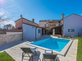 Beautiful Heritage Villa Croc with pool in Buje, hotel din Bibali