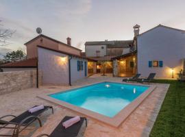 Beautiful Heritage Villa Croc with pool in Buje, viešbutis mieste Bibali