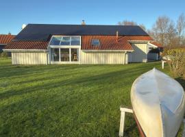 Fjordhaus am See - 6 Schlafzimmer, Seeblick, Sauna und Whirlpool, Hotel in Otterndorf