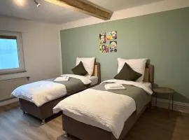 janu-homes - 3 Zimmer Apartment - 4 Betten, Waldblick vom Kirchplatz