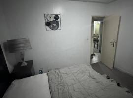 Hebergement centenaire, готель у Дакарі