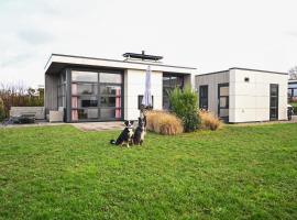 Marina Strandbad Chalet RiverLodge mit Zaun Haus Nr 94, hotel a Olburgen