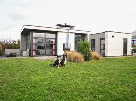 Marina Strandbad Chalet RiverLodge mit Zaun Haus Nr 94