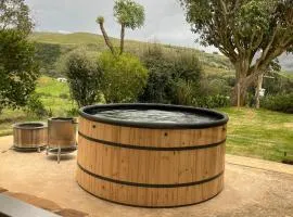 The Homestead at Qambathi Mountain Reserve - pets welcome - Wood fired hot tub