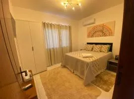 APARTAMENTO COM SUITE EM CONDOMÍNIO FECHADO com estacionamento próprio