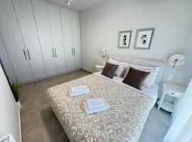 Pnoẽs Volos City Center Luxury Suite with private parking