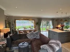 Beautiful 5 Bedroom House with Hot Tub