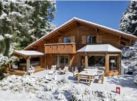 L’Ecrin Blanc – Cocon familial avec jacuzzi et salle de jeux, Hotel in Liézey