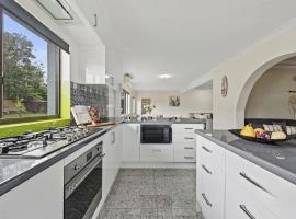 SunnyDaze in the Heart of Ulladulla, hotel i Ulladulla