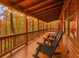Cozy Treehouse Cabin in the woods with Firepit, hotel i Blue Ridge