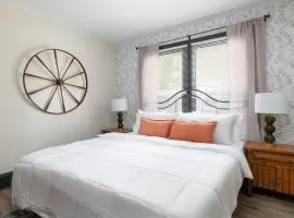 5 mins to downtown 3 Kings Old Salem Sanctuary