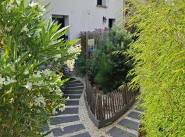 GITE DE PEN VRAZ 2, hotel in Plougoumelen