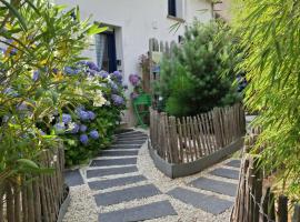 GITE DE PEN VRAZ, hotel in Plougoumelen