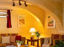 Villetta Dorata - Gozo Holiday Home with Terrace & Field View, hotel em Qala