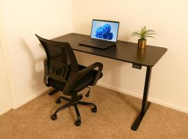 King Bed Foosball Perfect Crew Crash Pad!, Hotel in Aubrey