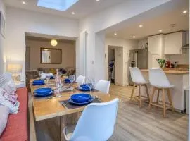 Taliesin - 5 Bedroom Holiday Home - Tenby