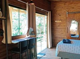 Sítio Recanto da Lua Caraá - conexão com a natureza, hotelli kohteessa Caraá