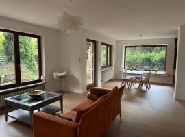 Haus Boom in Dreieich, sehr ruhig gelegen, Nähe Frankfurt City und Messe, Frankfurt Flughafen, Golf Club، فندق في دريش