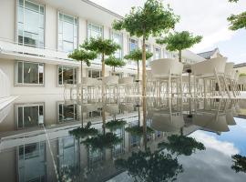 부르카르두스하우스, 타궁스첸트룸 암 돔