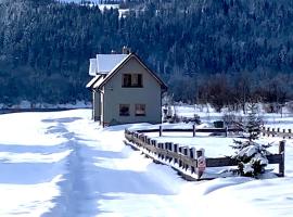 Ciche Pole, hotel i Maniowy