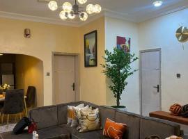 Shimawa Oasis: Spacious 3-Bedroom Home, hotel em Simawa