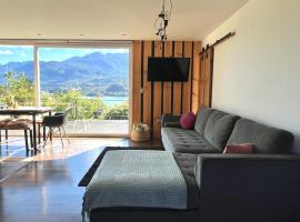 Minimalist style house - Cochamó, Hotel in Cochamó