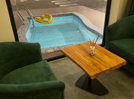 شالية الموالح - ASTRAHTY - ALMawaleh Chalet, ξενοδοχείο σε Mawāliḩ