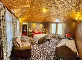 Vanda Heritage Houseboats