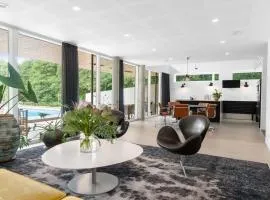 Exclusive Duplex Mansion with Jacuzzi & Pool