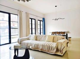 闲肆民宿: Sanya şehrinde bir kendin pişir kendin ye tesisi