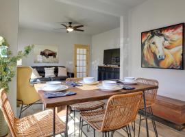 Cozy Spearfish Cottage Less Than 1 Mi to Hiking Trail, hotel i Spearfish